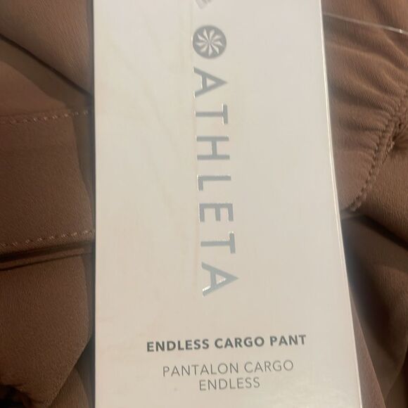 NWT Athleta Endless Cargo pant Brownish size 10 !!!!!see photos small seam rip - Picture 9 of 10